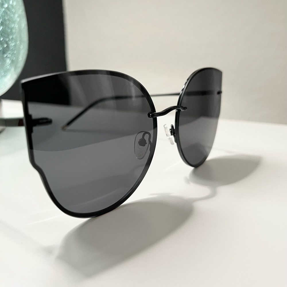 Women’s Fashion Oversized Sunglasses Black - Picture 3 of 8